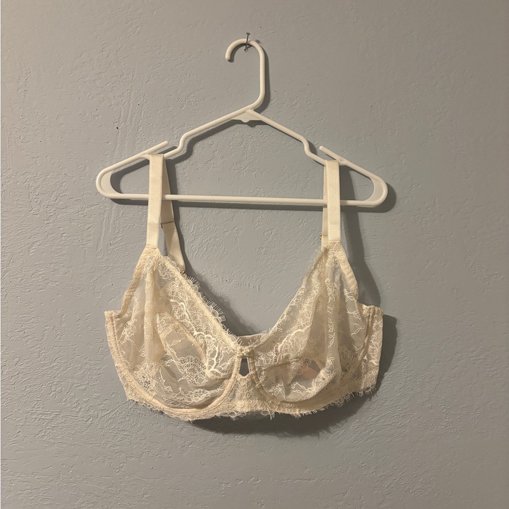 White/ivory unlined dream angels demo bra Victoria’s Secret- size 42g